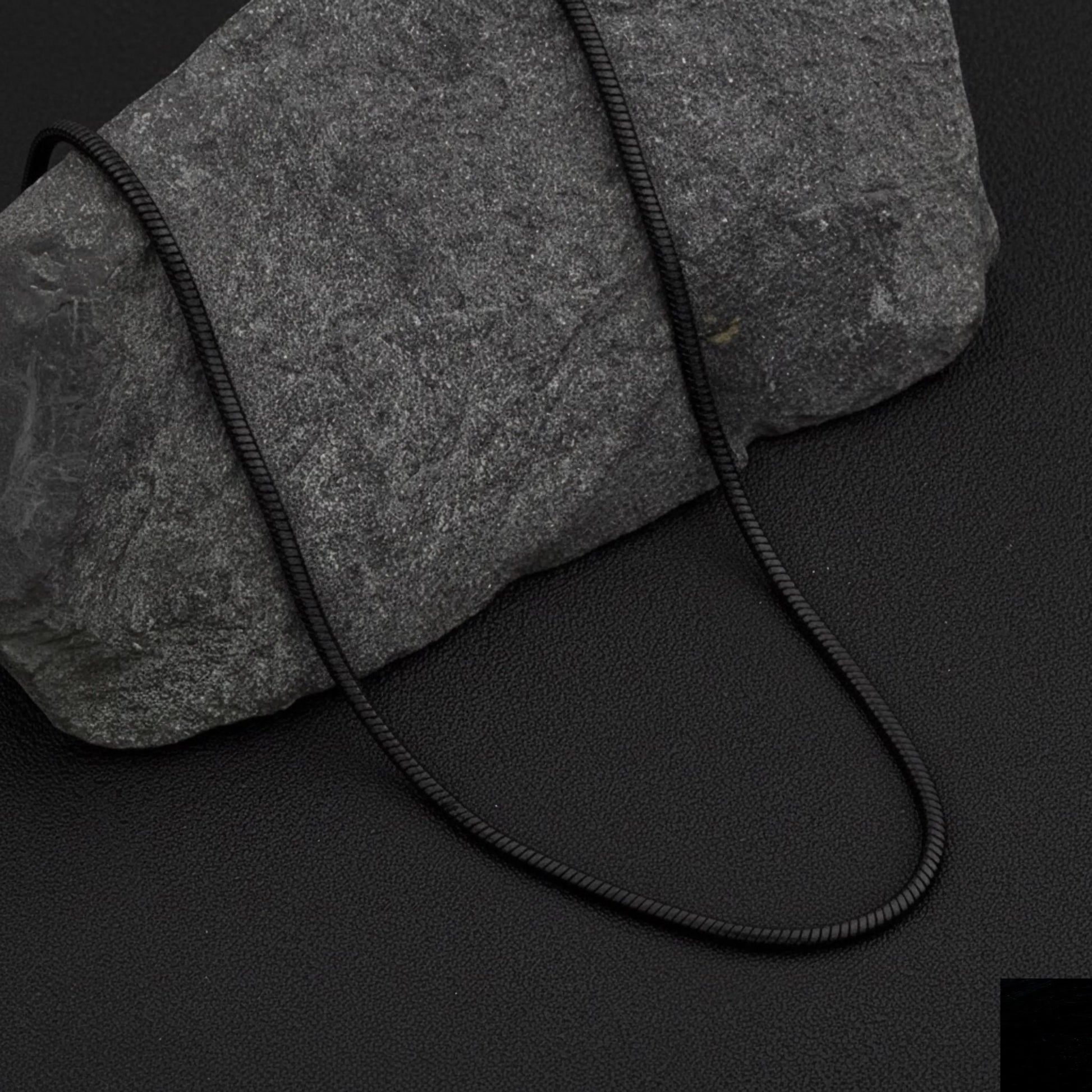 Premium snake-chain Necklace with stainless steel- Gold Plated Unisex Jewelry. NEOLIGHT