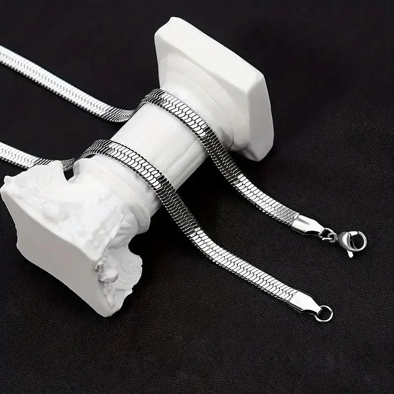 Luxury Silver Snake Chain Necklace – Sleek & Minimalist Unisex Jewelry. NEOLIGHT
