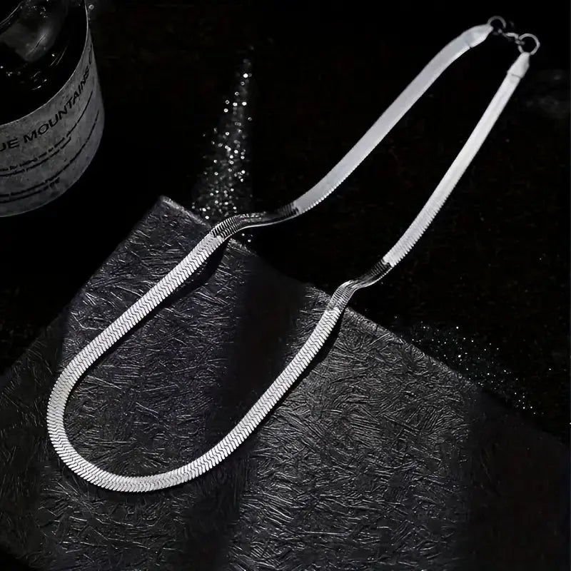 Luxury Silver Snake Chain Necklace – Sleek & Minimalist Unisex Jewelry. NEOLIGHT