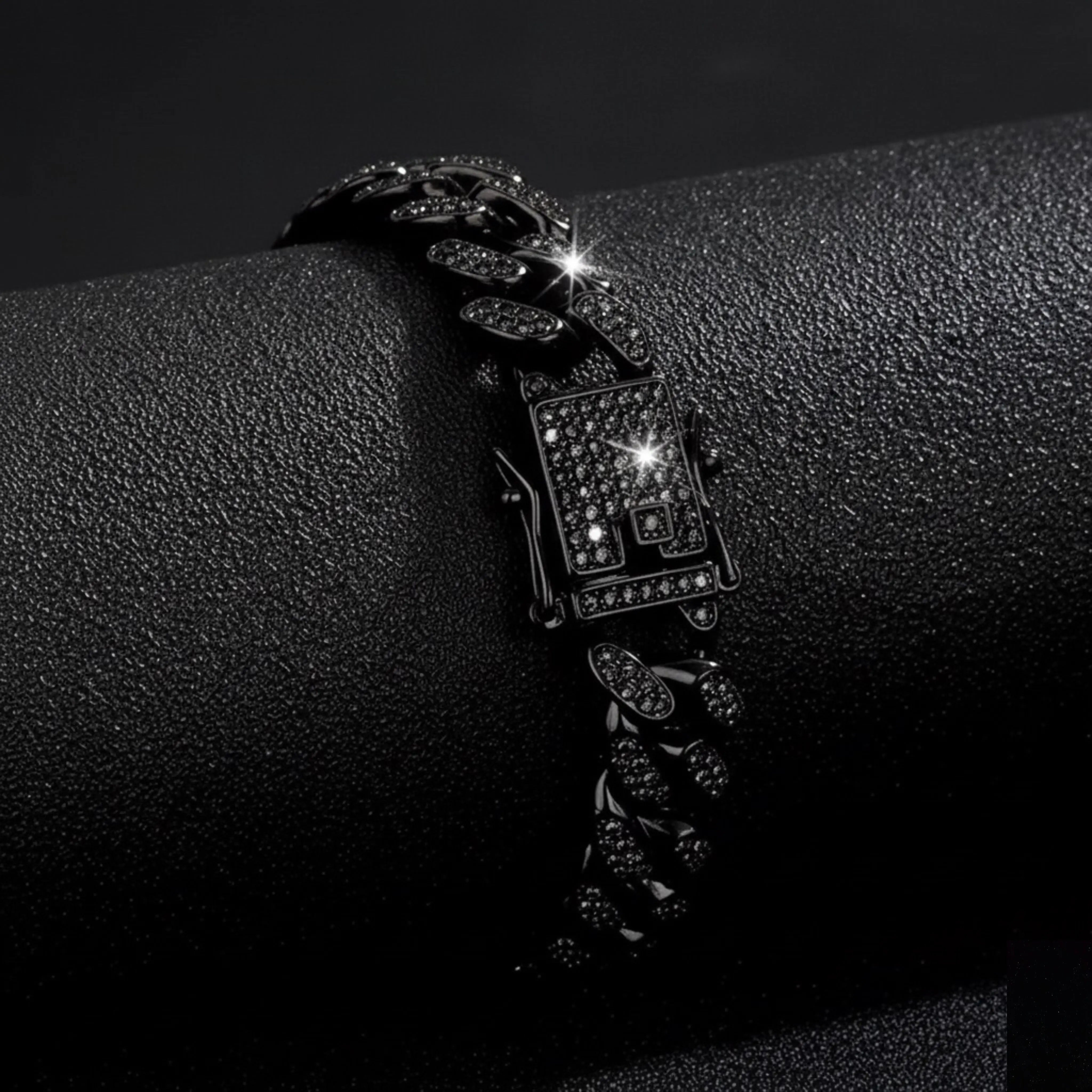 Luxury Black Iced Out Cuban Link Bracelet – Hip Hop Style Jewelry for Men & Women NEOLIGHT